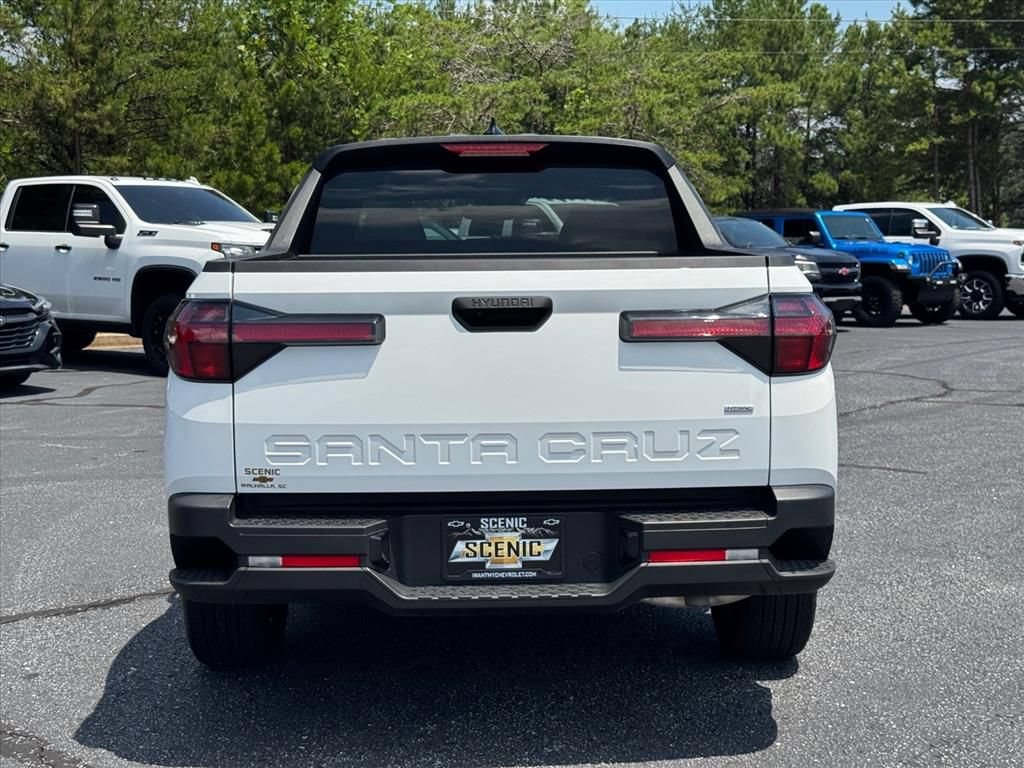Used 2025 Hyundai Santa Cruz SE AWD/4WD image 4
