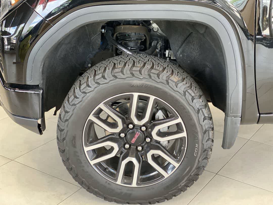 Used 2024 GMC Sierra 1500 AT4 w/ Technology Package AWD/4WD image 13