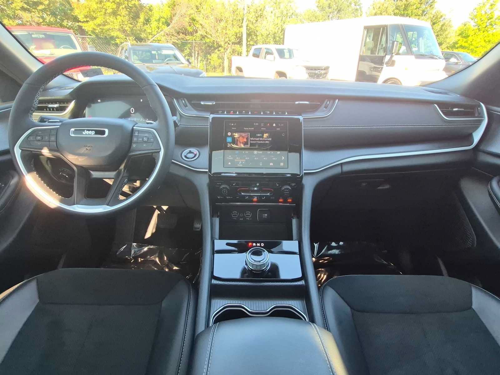 Used 2025 Jeep Grand Cherokee L Altitude AWD/4WD image 16