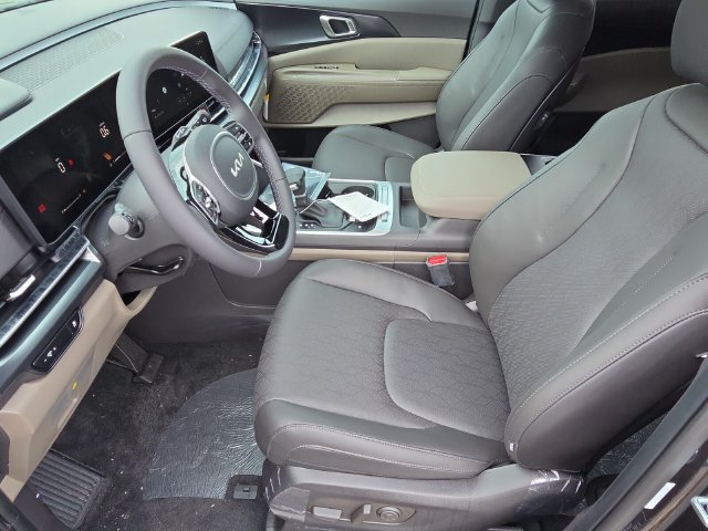 New 2026 Kia Carnival EX FWD image 5