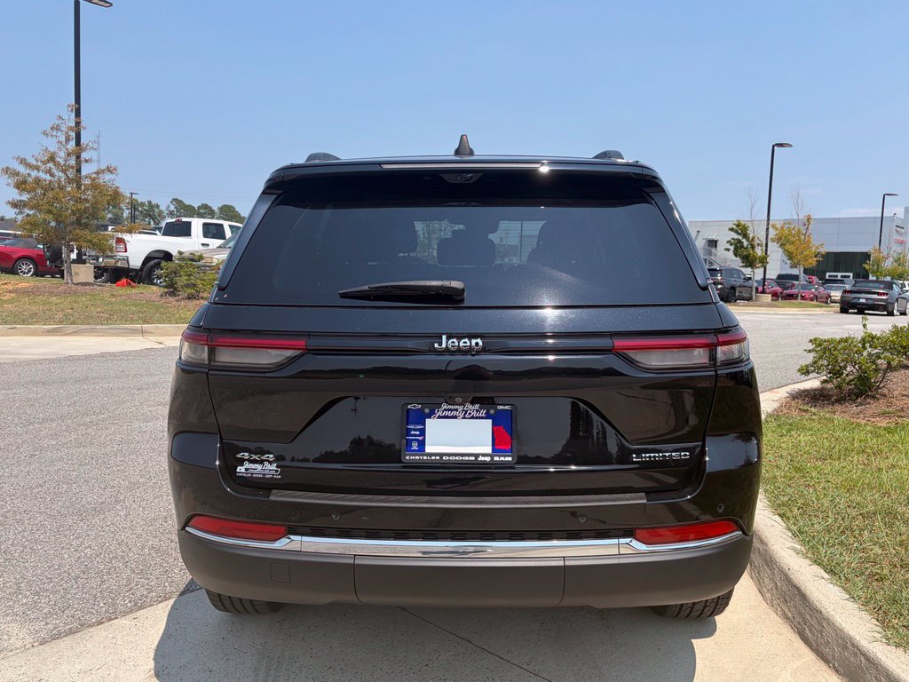 Used 2023 Jeep Grand Cherokee Limited w/ Luxury Tech Group II AWD/4WD image 19