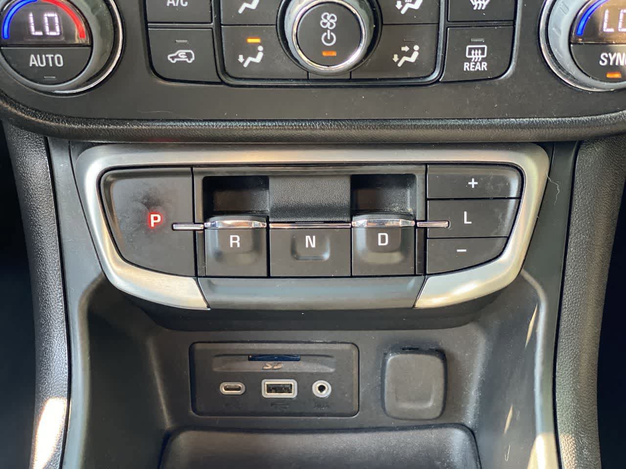 Used 2024 GMC Terrain SLT AWD/4WD image 26