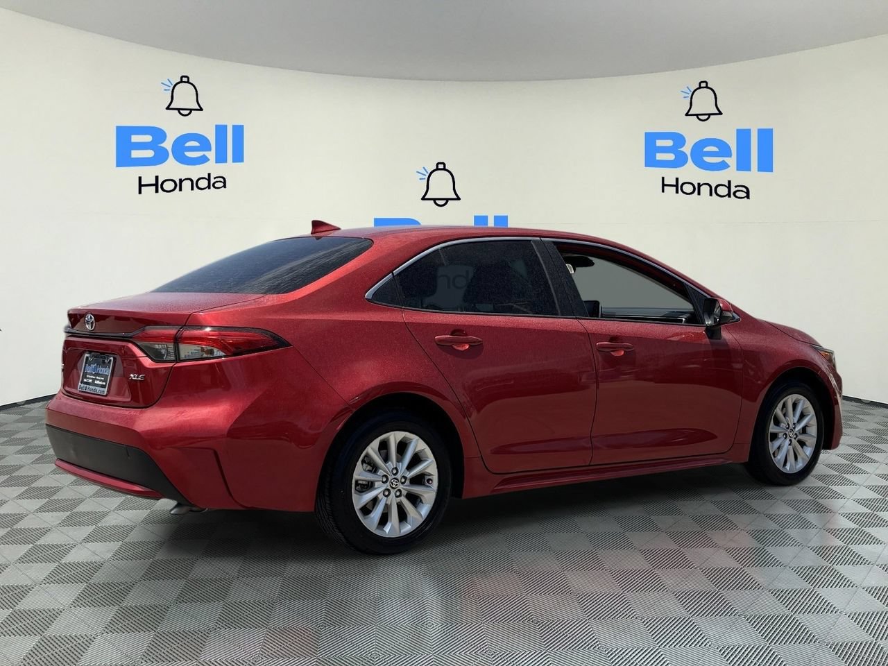 Used 2020 Toyota Corolla XLE w/ Carpet Mat Package (TMS) FWD image 4