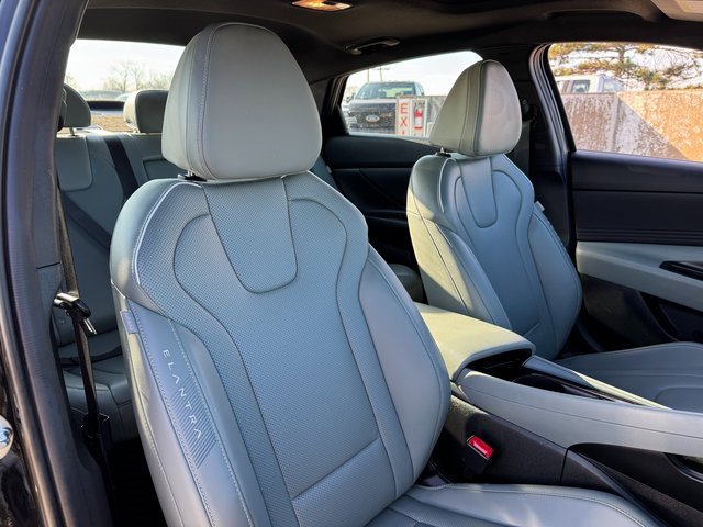 Used 2024 Hyundai Elantra Limited image 19