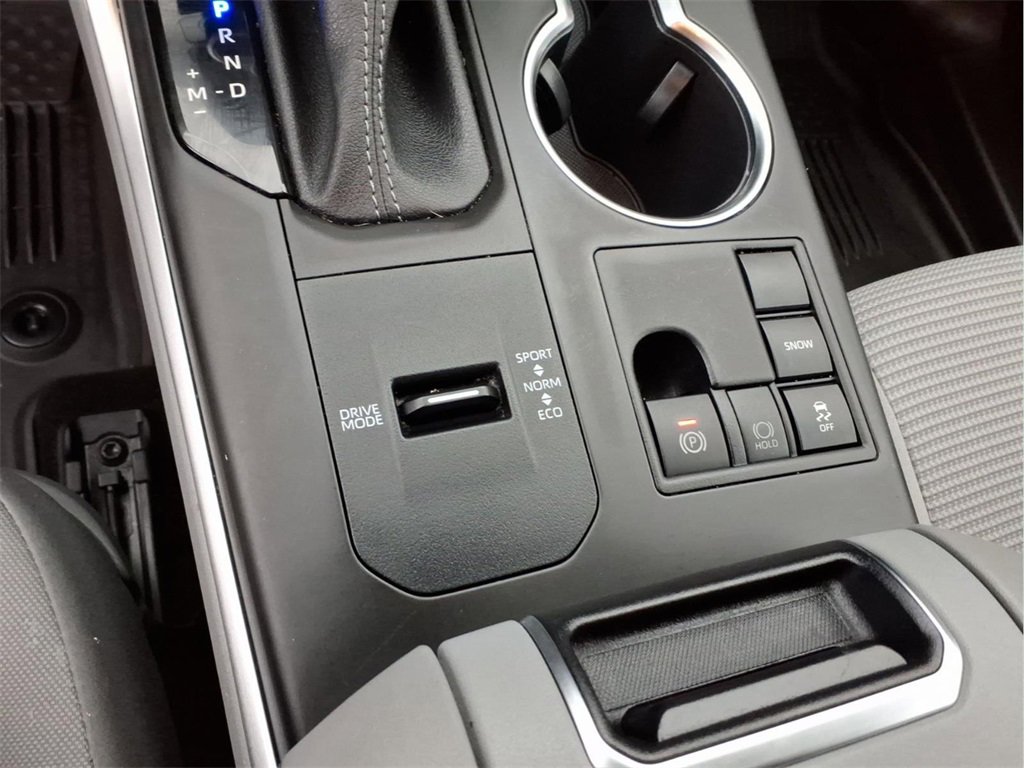 Used 2023 Toyota Highlander L image 25