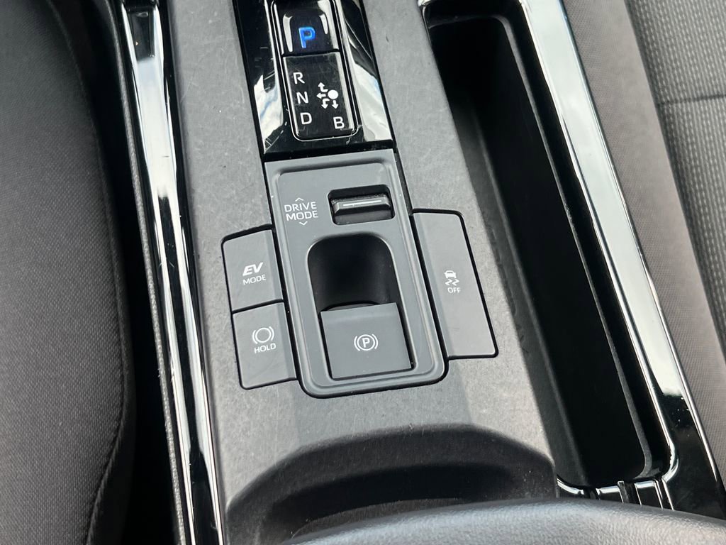 Used 2024 Toyota Prius LE image 24