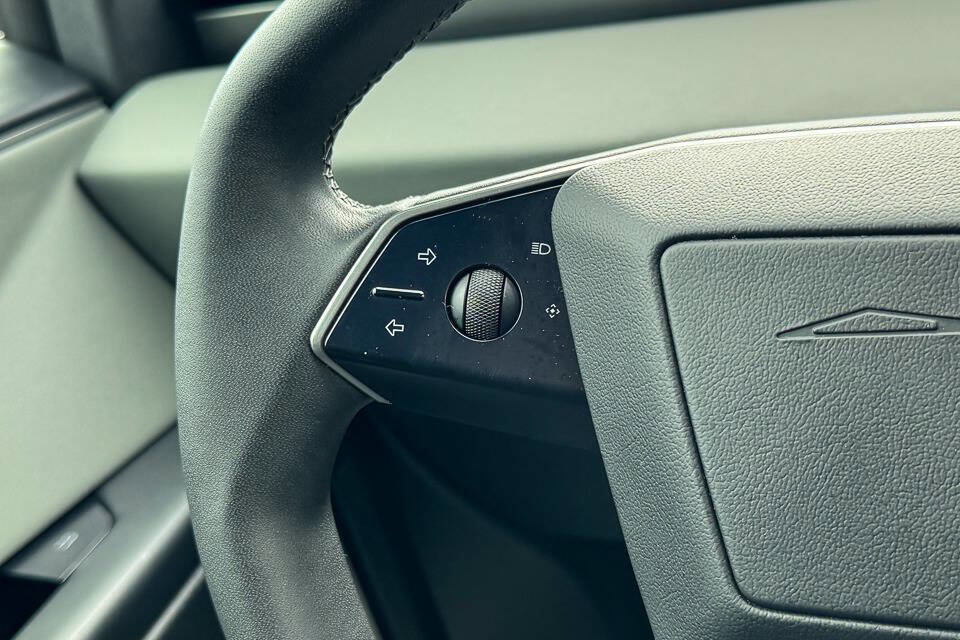 Used 2024 Tesla Cybertruck AWD Crew Cab image 31