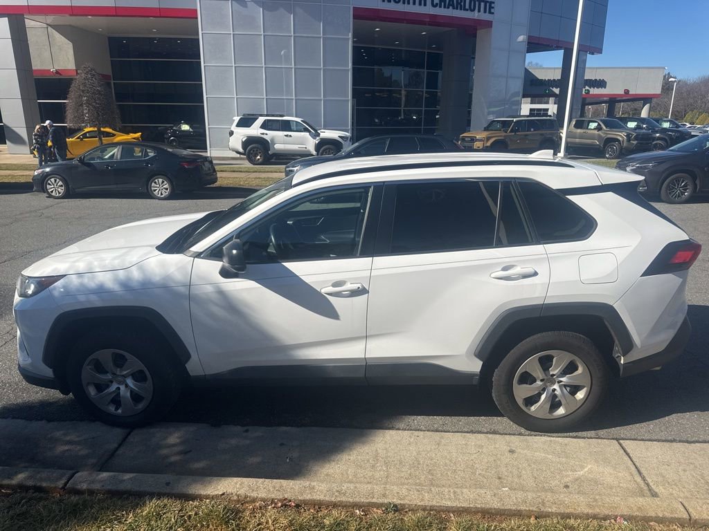 Used 2021 Toyota RAV4 LE image 1