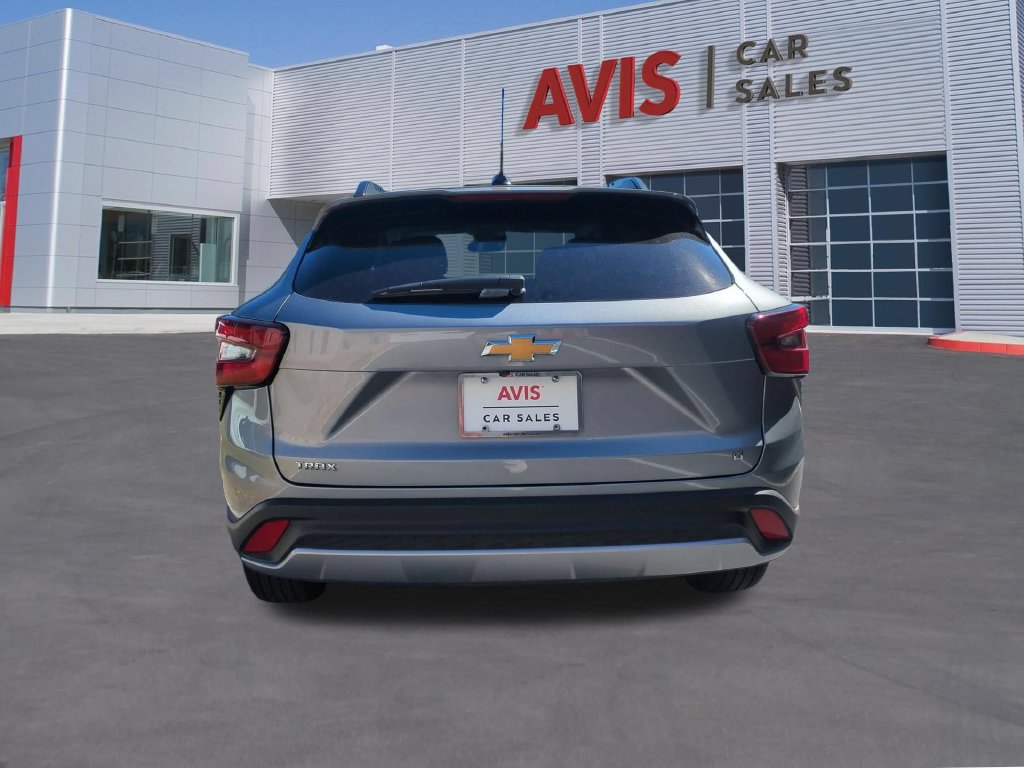 Used 2026 Chevrolet Trax LT FWD image 6