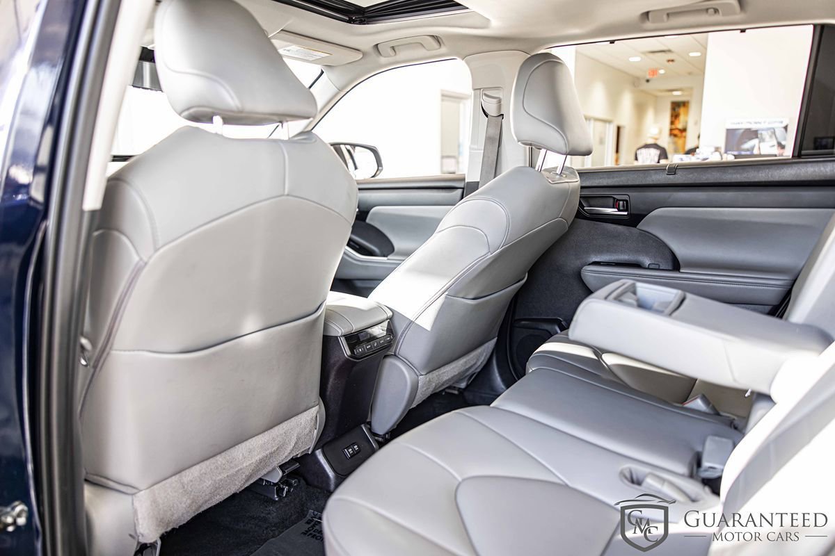 Used 2021 Toyota Highlander XLE AWD/4WD image 34
