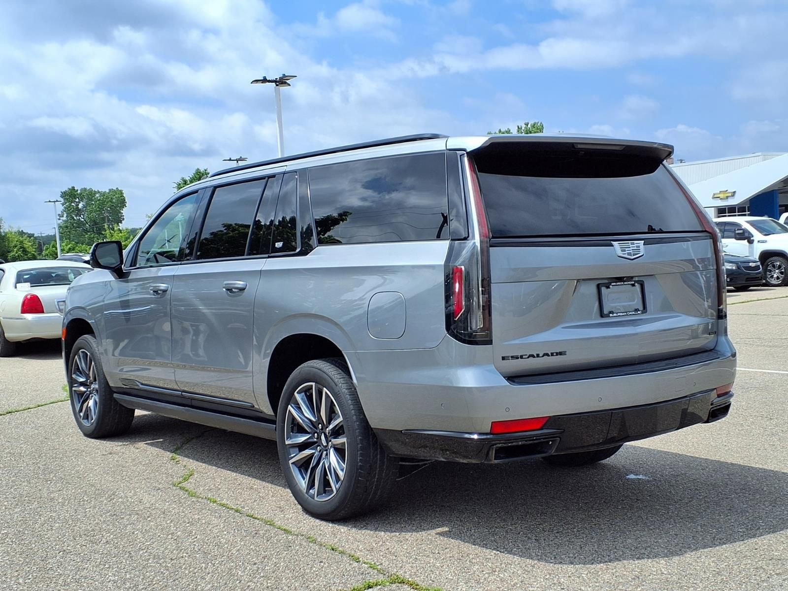 Used 2023 Cadillac Escalade ESV Sport Platinum AWD/4WD image 7