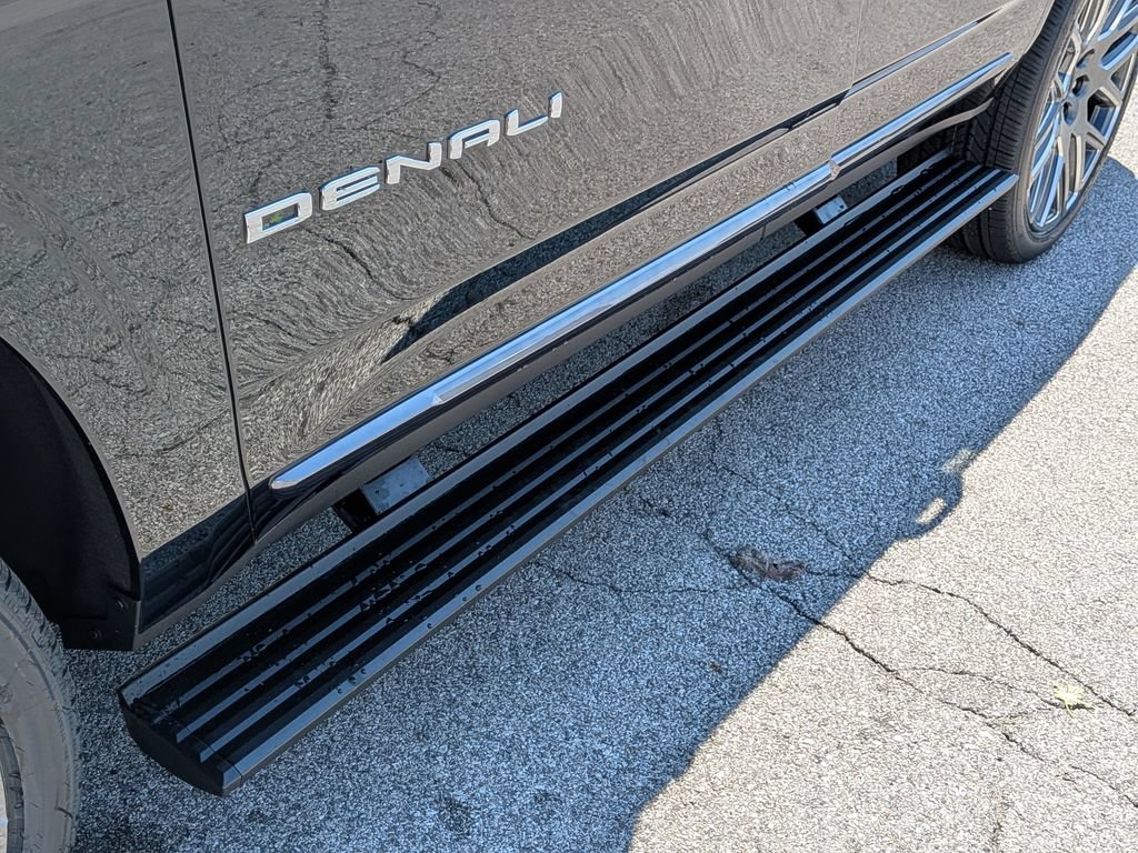 New 2026 GMC Yukon Denali Ultimate AWD/4WD image 9