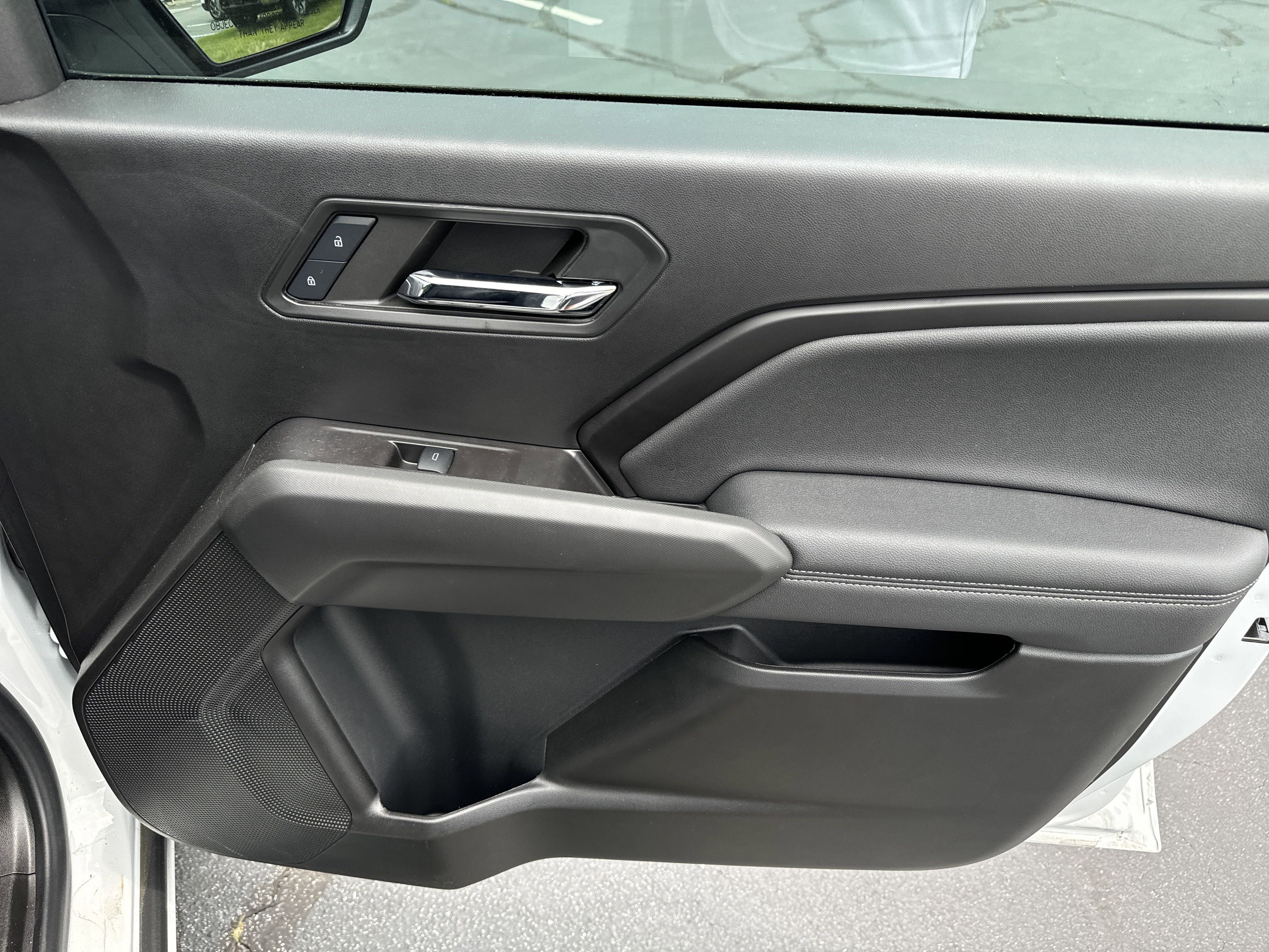 New 2024 Chevrolet Colorado LT w/ LT Convenience Package III image 11
