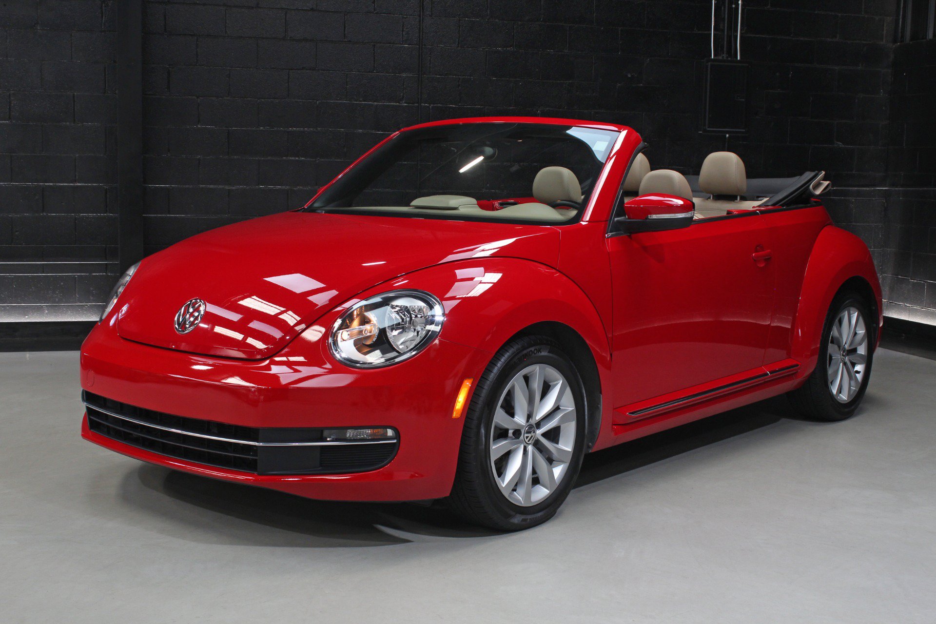 Used 2014 Volkswagen Beetle TDI FWD image 7