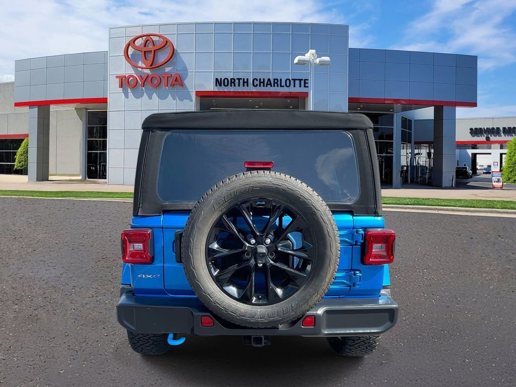 Used 2022 Jeep Wrangler Unlimited Sahara w/ Cold Weather Group AWD/4WD image 7