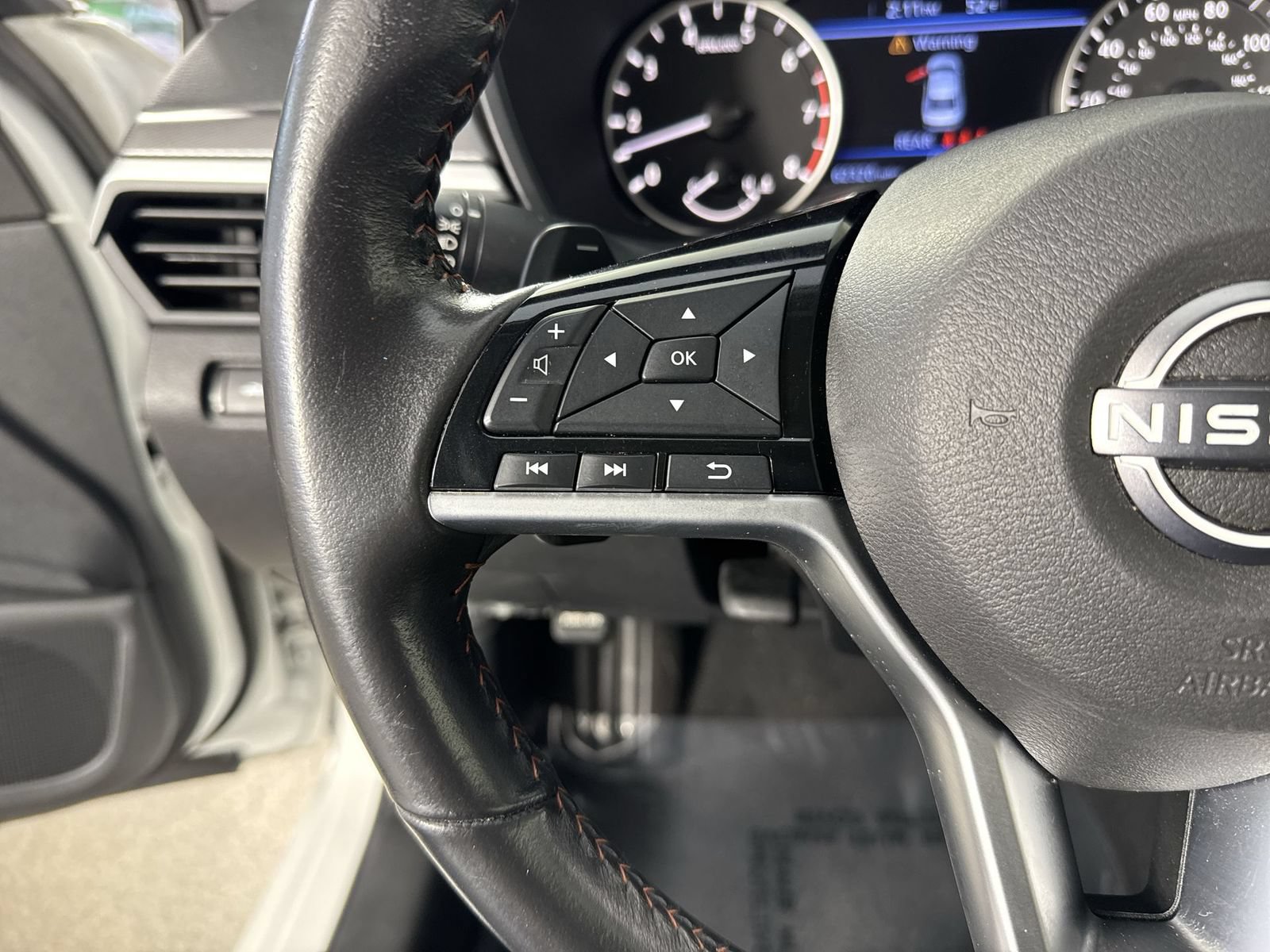 Used 2024 Nissan Altima 2.5 SR FWD image 12