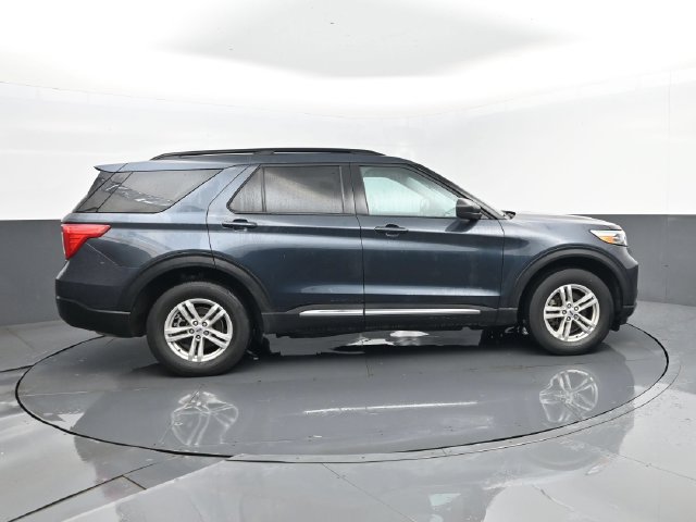 Used 2024 Ford Explorer XLT AWD/4WD image 4