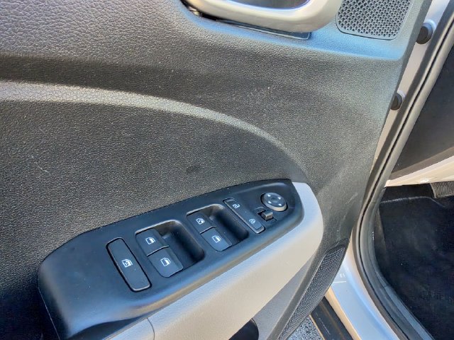 Used 2023 Hyundai Venue SEL FWD image 15