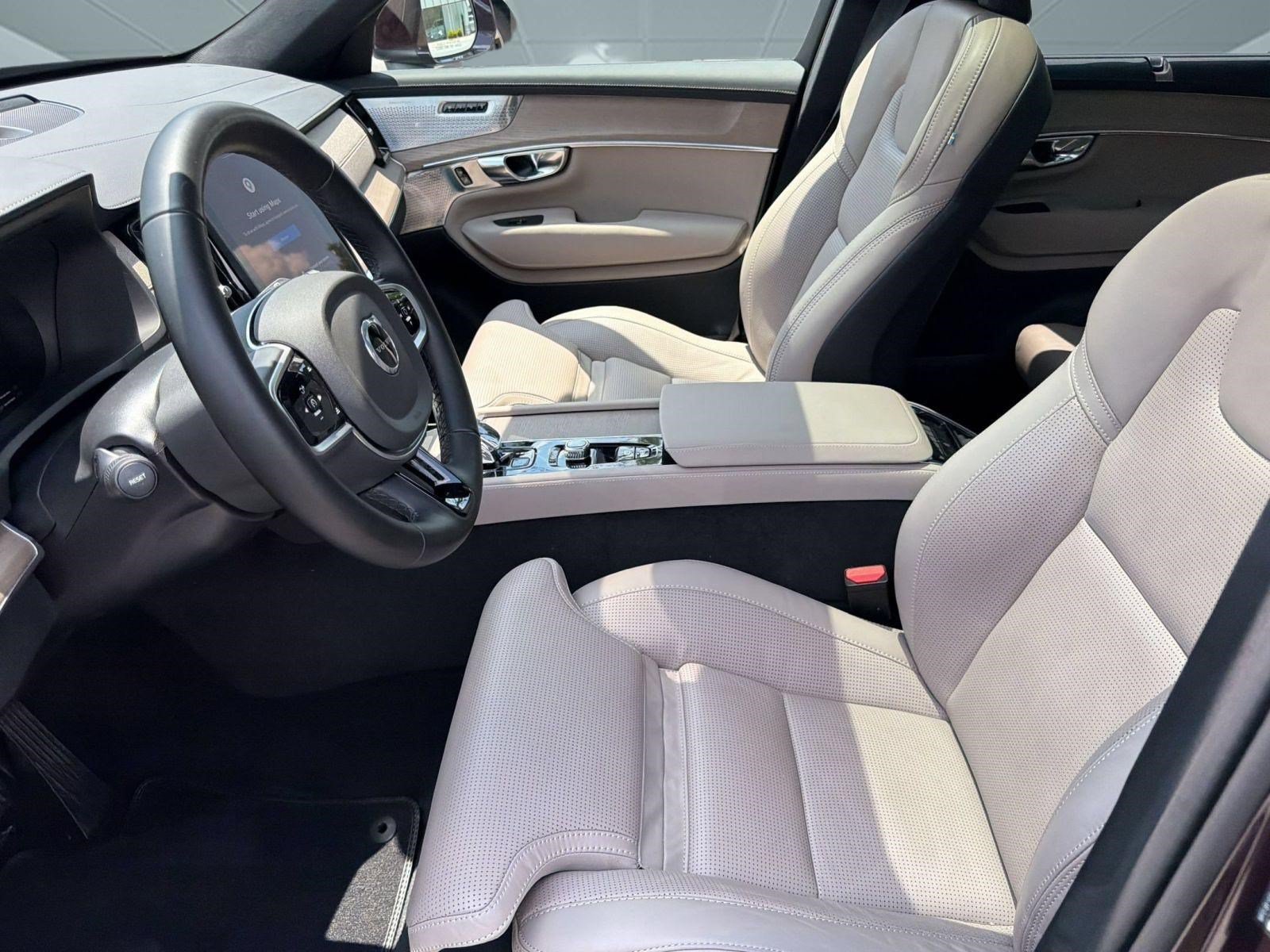 Certified 2025 Volvo XC90 T8 Ultra w/ Lounge Package AWD/4WD image 5