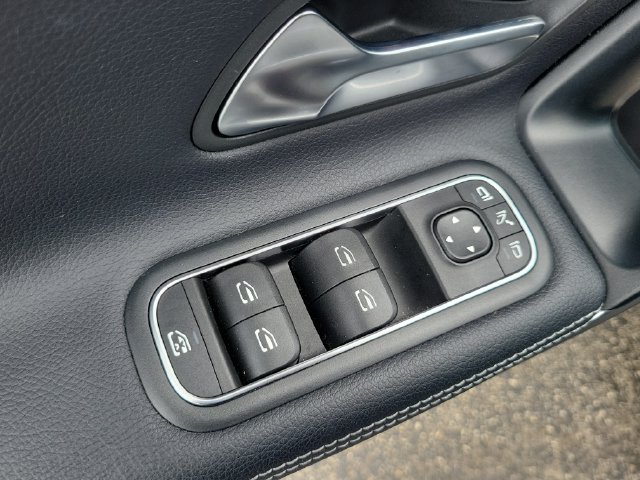 Used 2023 Mercedes-Benz CLA 250 image 17