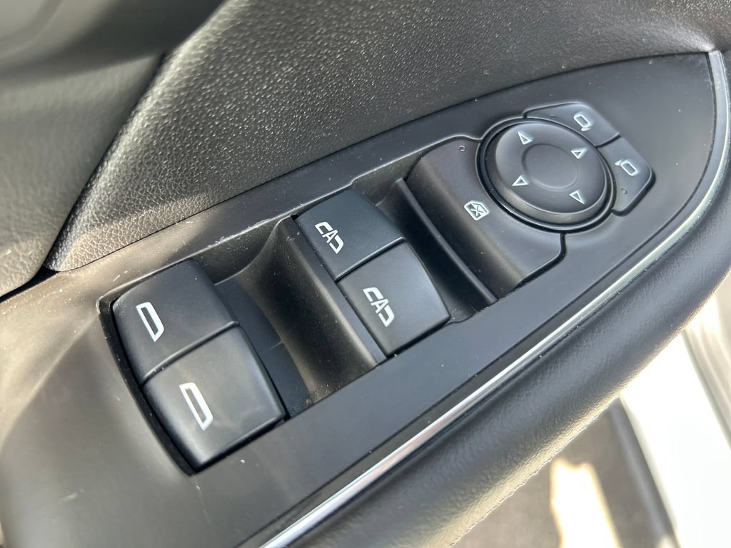 Used 2022 Buick Envision Essence w/ Technology Package I FWD image 19