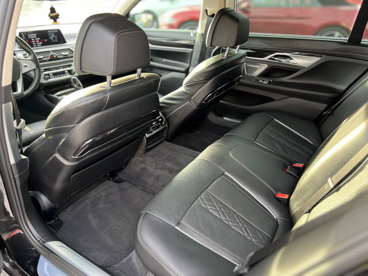 Used 2019 BMW 750i w/ Executive Package image 33