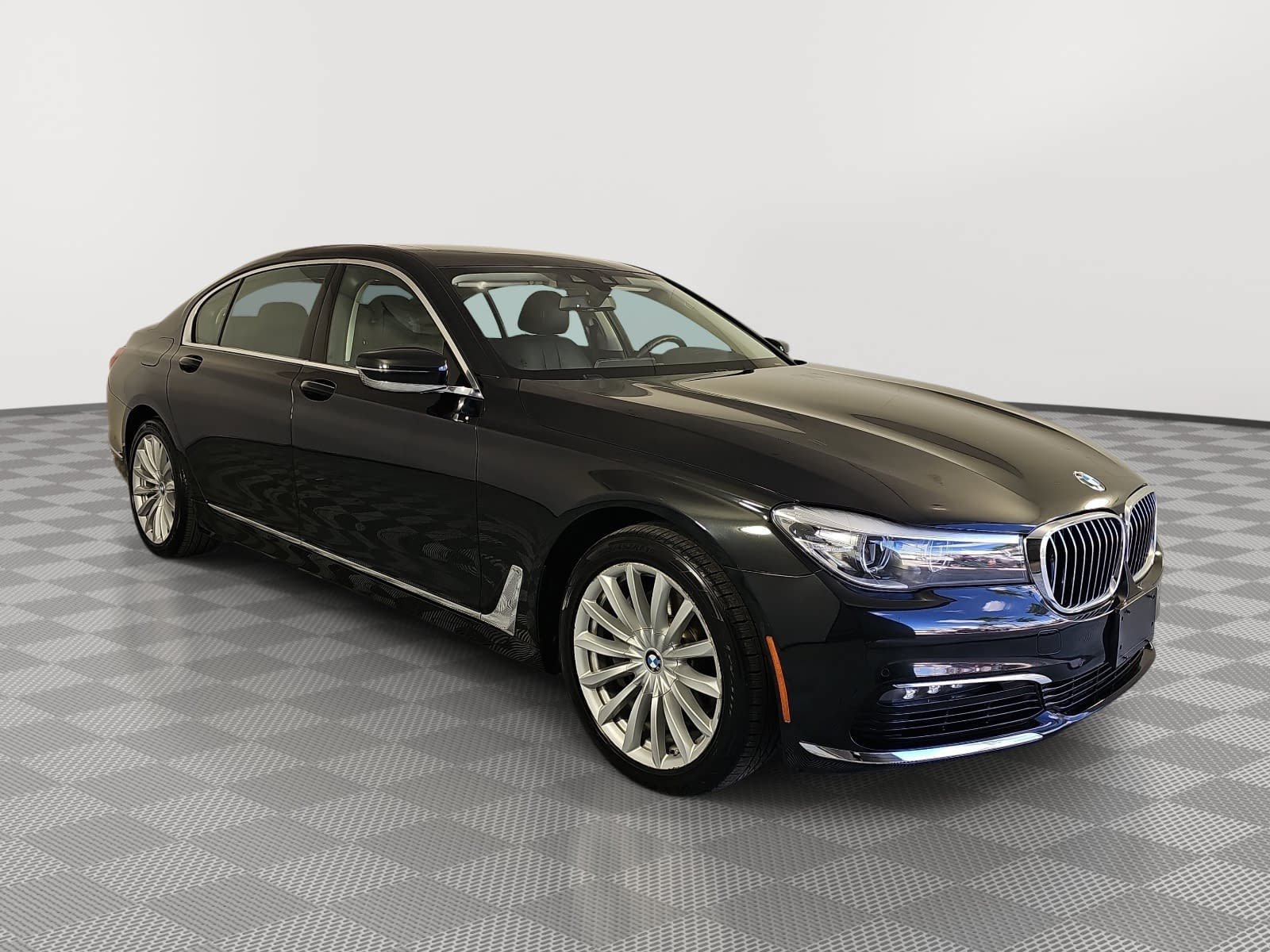 Used 2018 BMW 740i w/ Driver Assistance Package RWD image 2