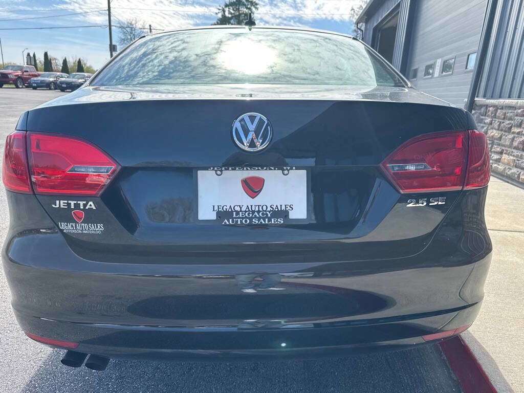 Used 2011 Volkswagen Jetta SE image 4
