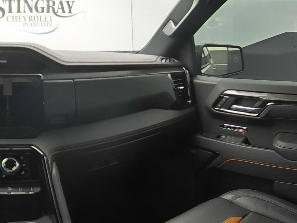 Used 2025 GMC Sierra 1500 AT4 w/ AT4 Premium Package AWD/4WD image 15