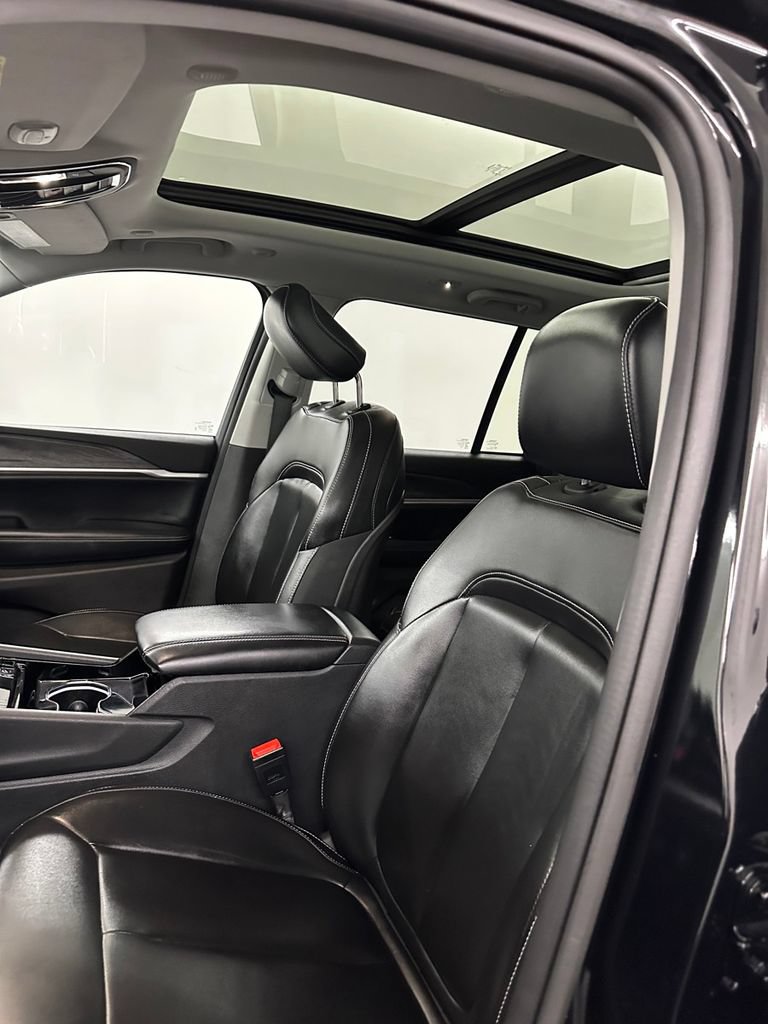 Used 2023 Jeep Grand Cherokee 4WD 4xe image 12