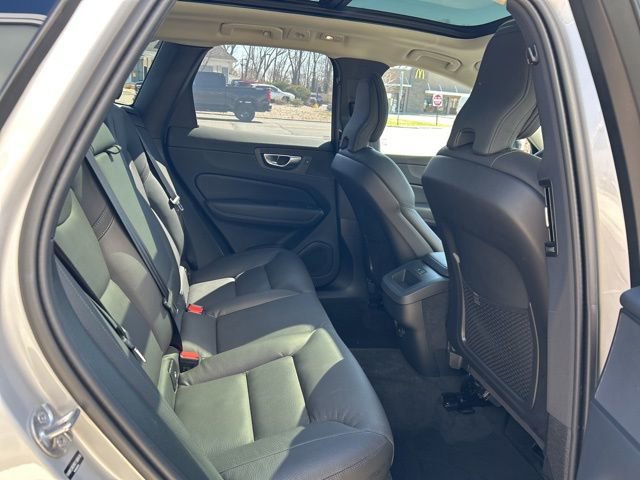 Used 2025 Volvo XC60 B5 Plus image 13