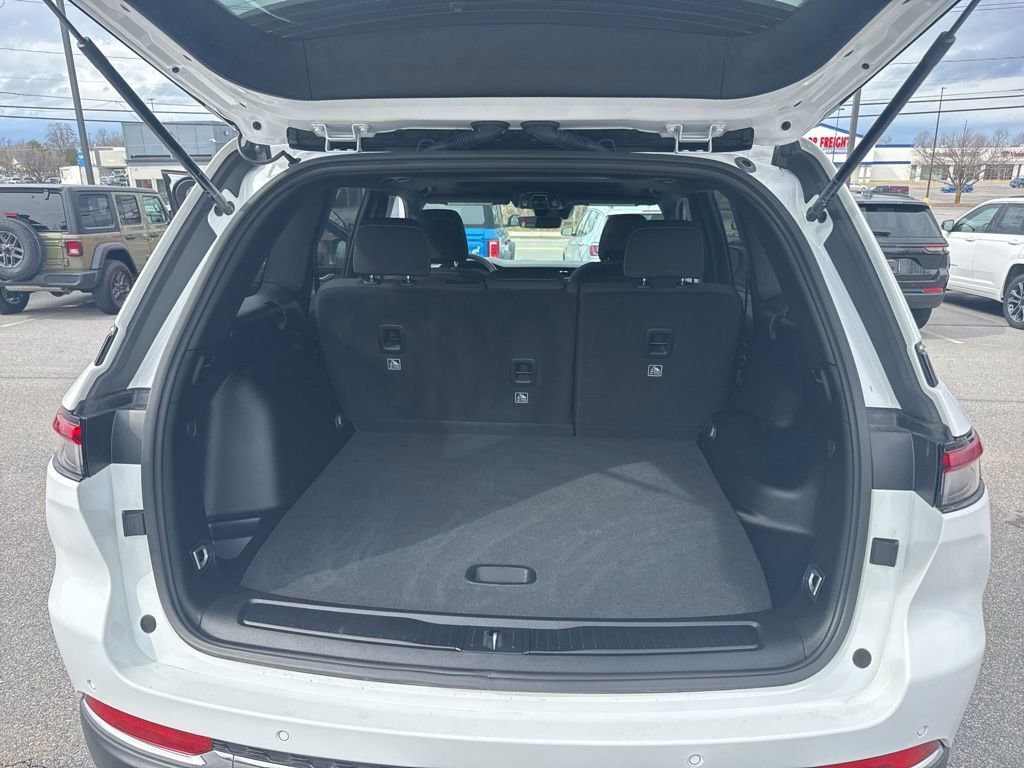 Used 2025 Jeep Grand Cherokee Laredo X image 16