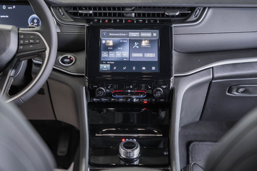 New 2025 Jeep Grand Cherokee Altitude image 20