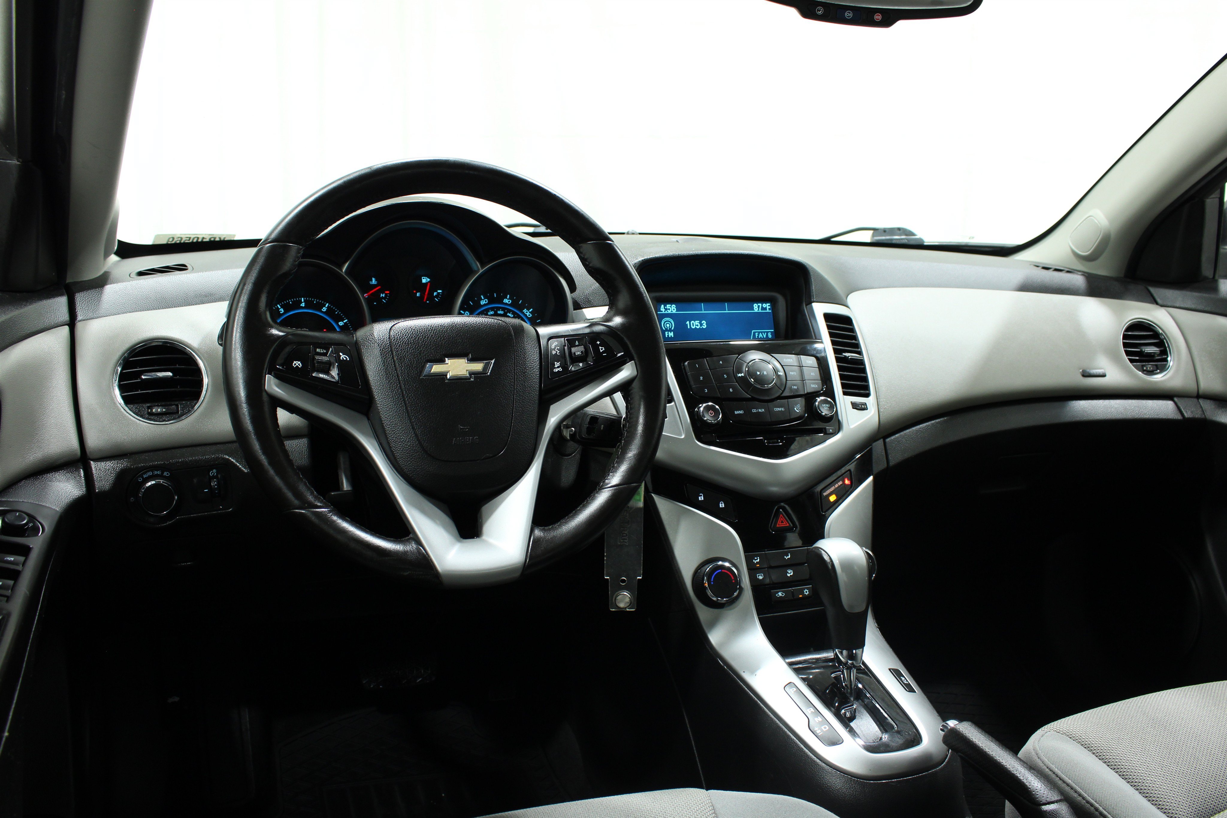 Used 2014 Chevrolet Cruze LT FWD image 2
