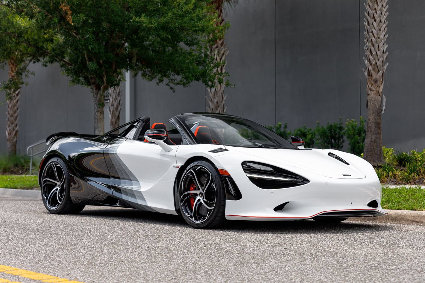 Used 2024 McLaren 750S Spider RWD image 7