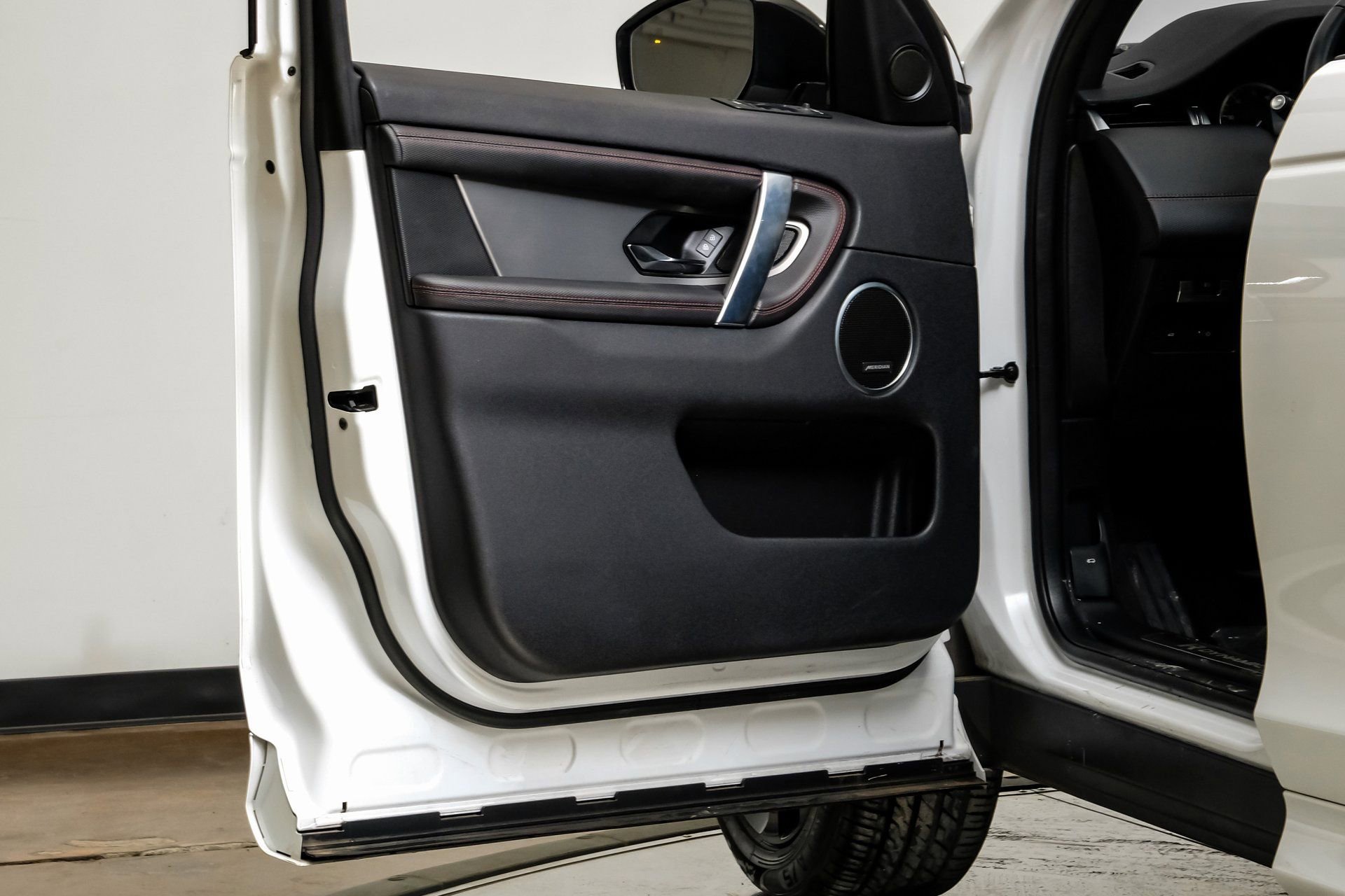 Used 2023 Land Rover Discovery Sport S R-Dynamic image 44