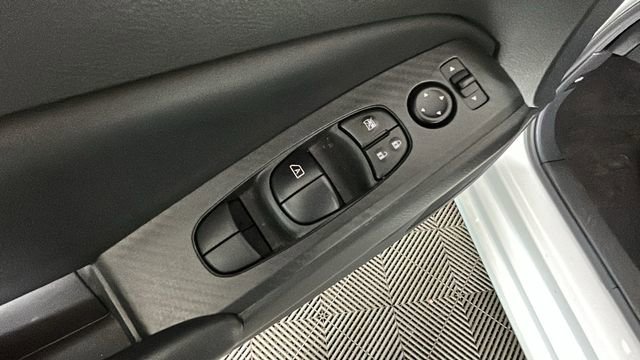 Used 2024 Nissan Altima 2.5 S AWD/4WD image 11