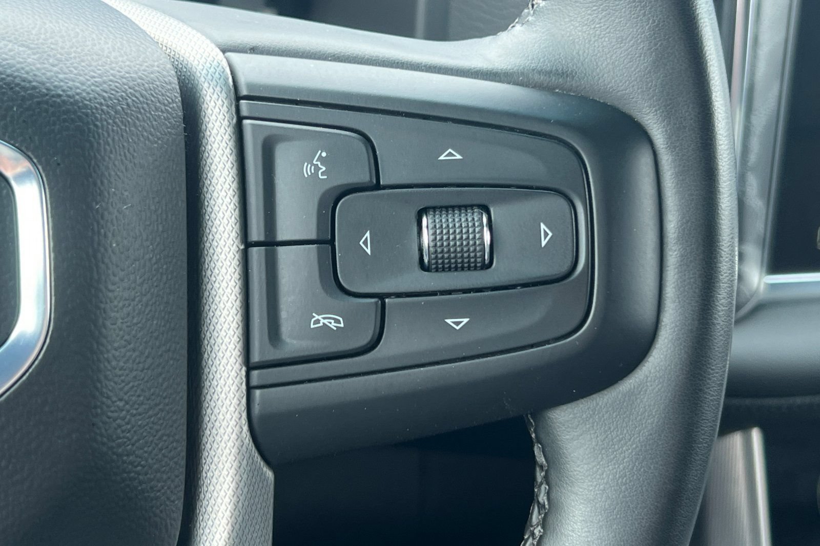 Used 2024 GMC Yukon Denali AWD/4WD image 32