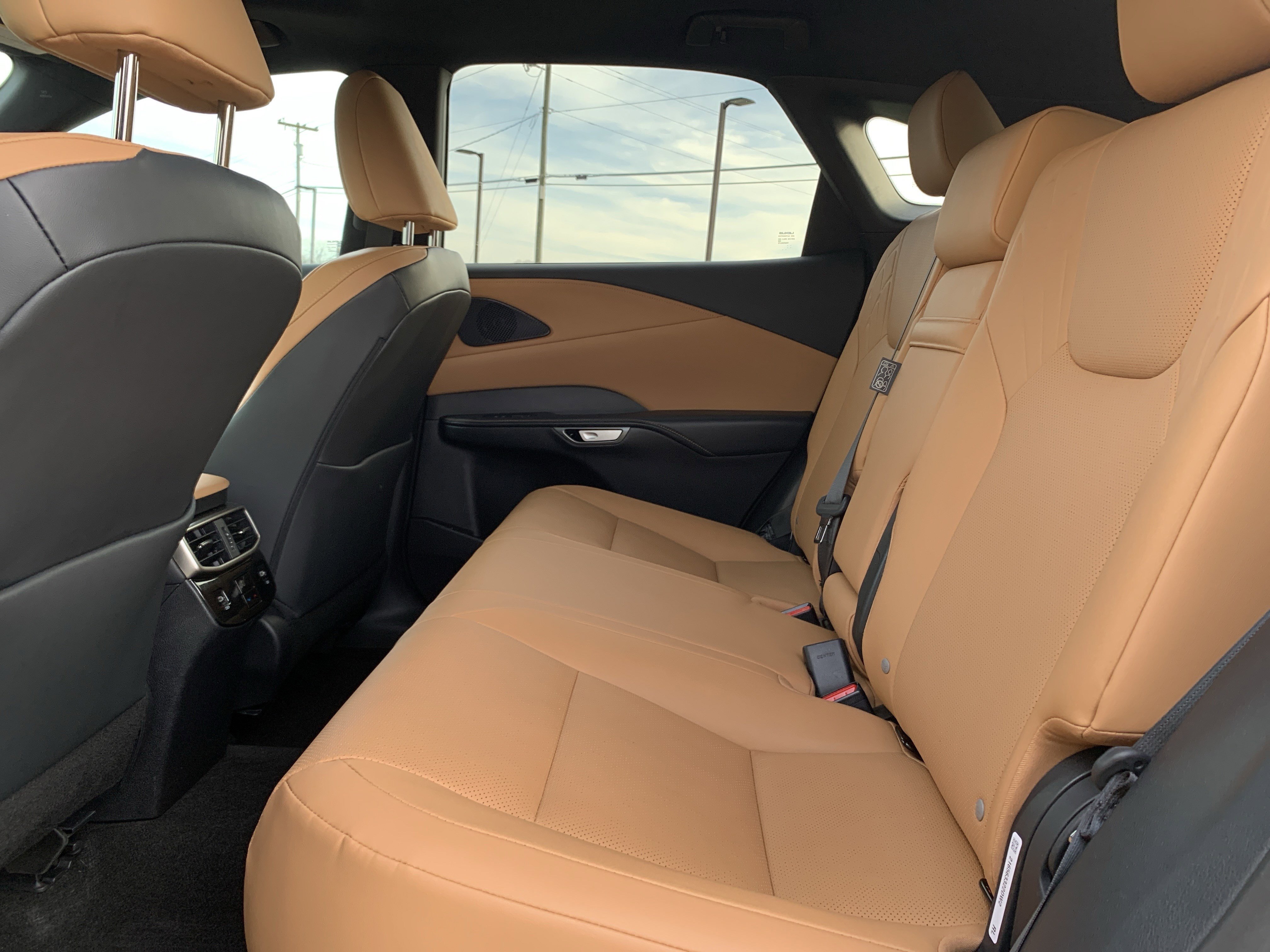 Certified 2023 Lexus RX 350h w/ Cold Area Package image 32