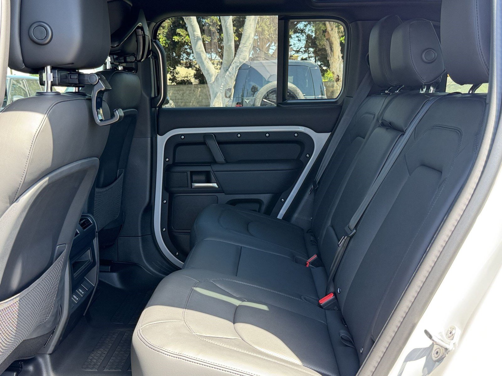 New 2026 Land Rover Defender 110 X-Dynamic SE AWD/4WD image 24