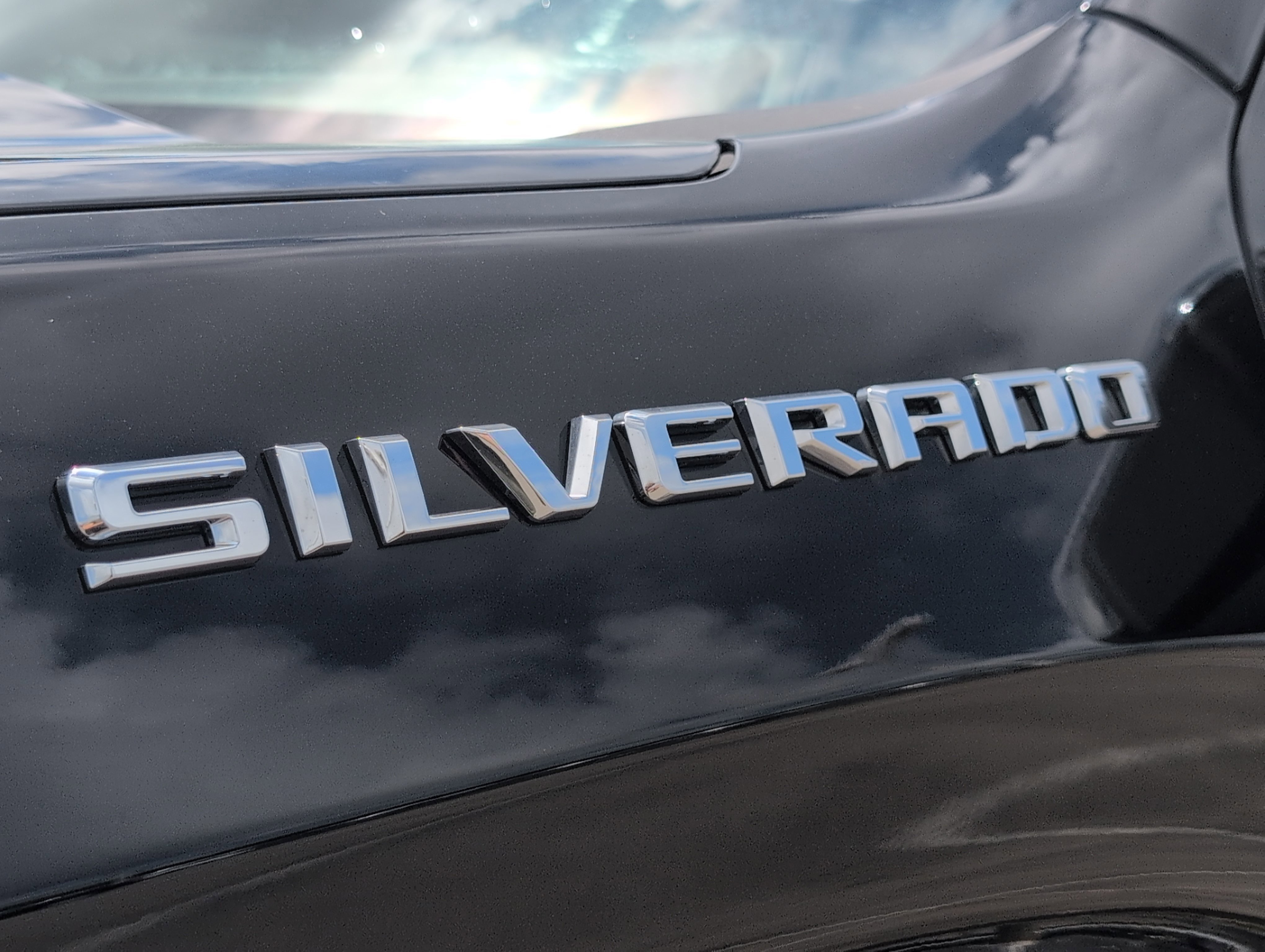 Used 2024 Chevrolet Silverado 1500 LT AWD/4WD image 10