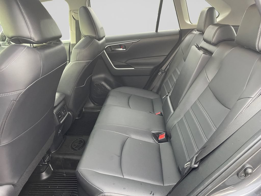 Used 2022 Toyota RAV4 XLE Premium AWD/4WD image 19