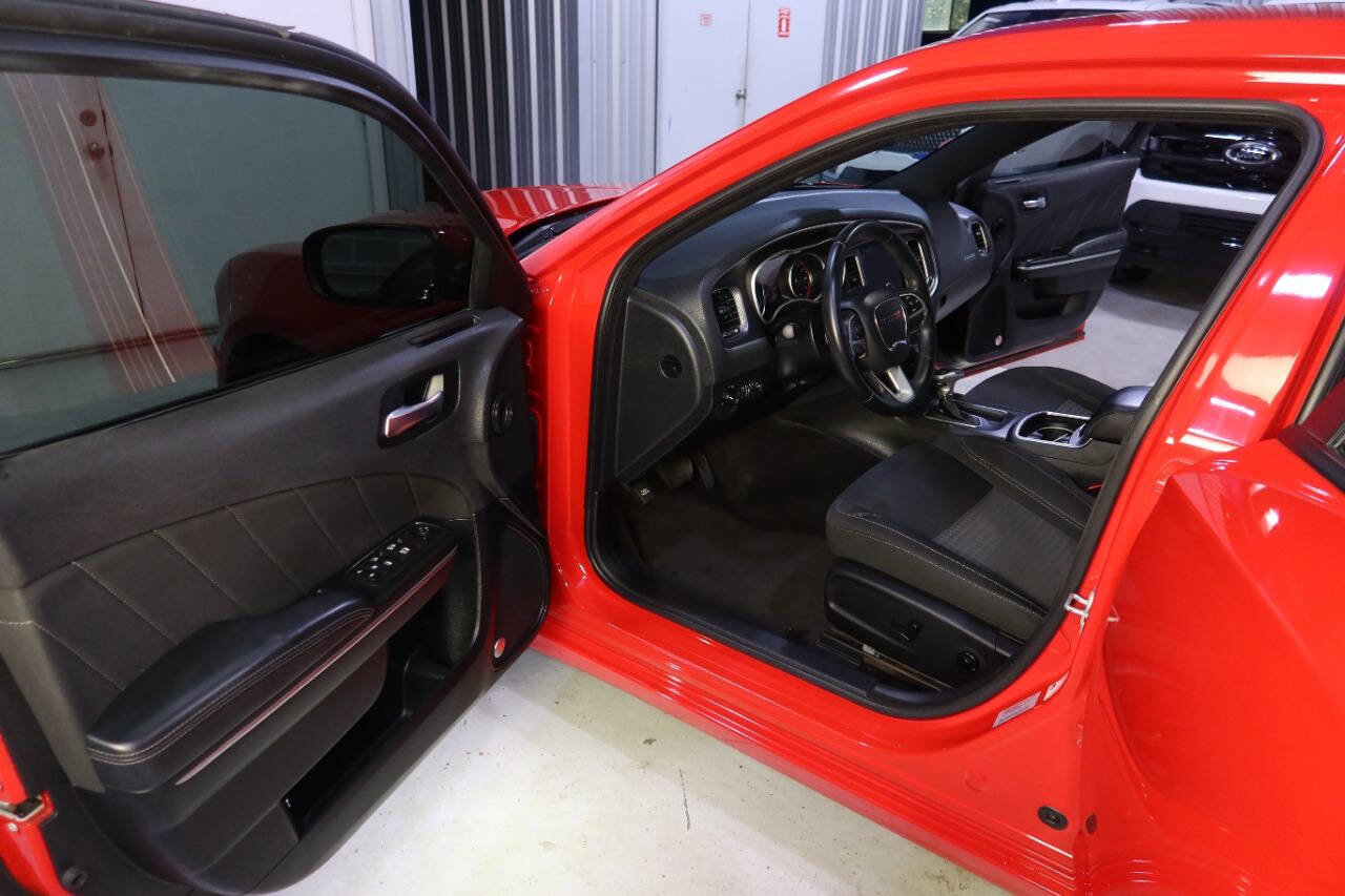 Used 2017 Dodge Charger SXT w/ Rallye Group image 18