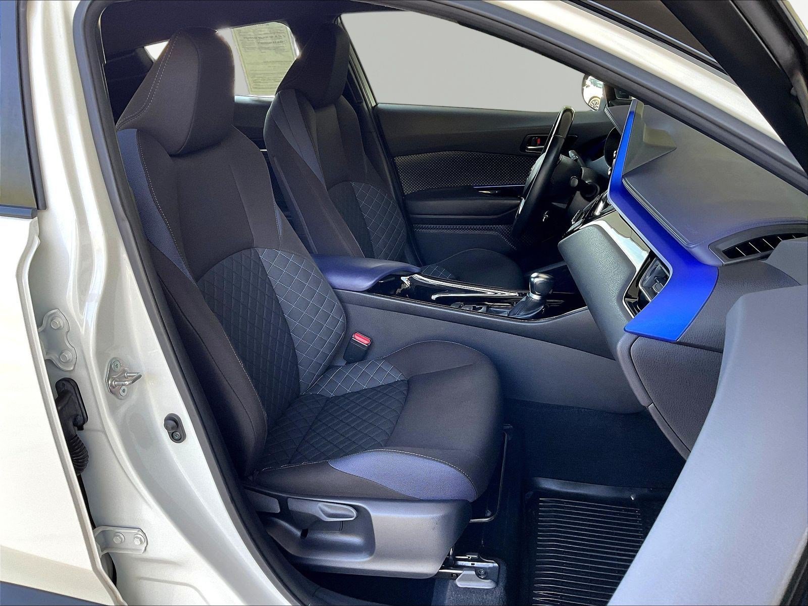 Used 2020 Toyota C-HR XLE FWD image 28