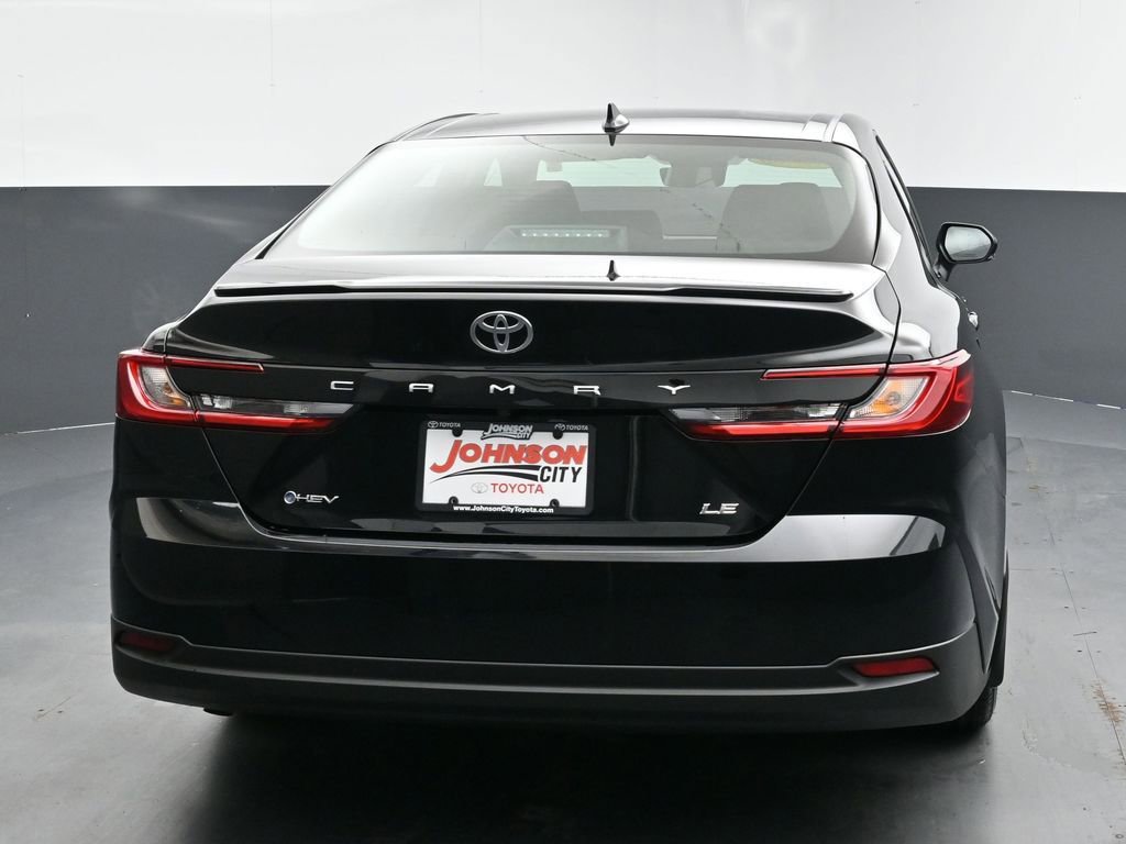 Used 2025 Toyota Camry LE image 8