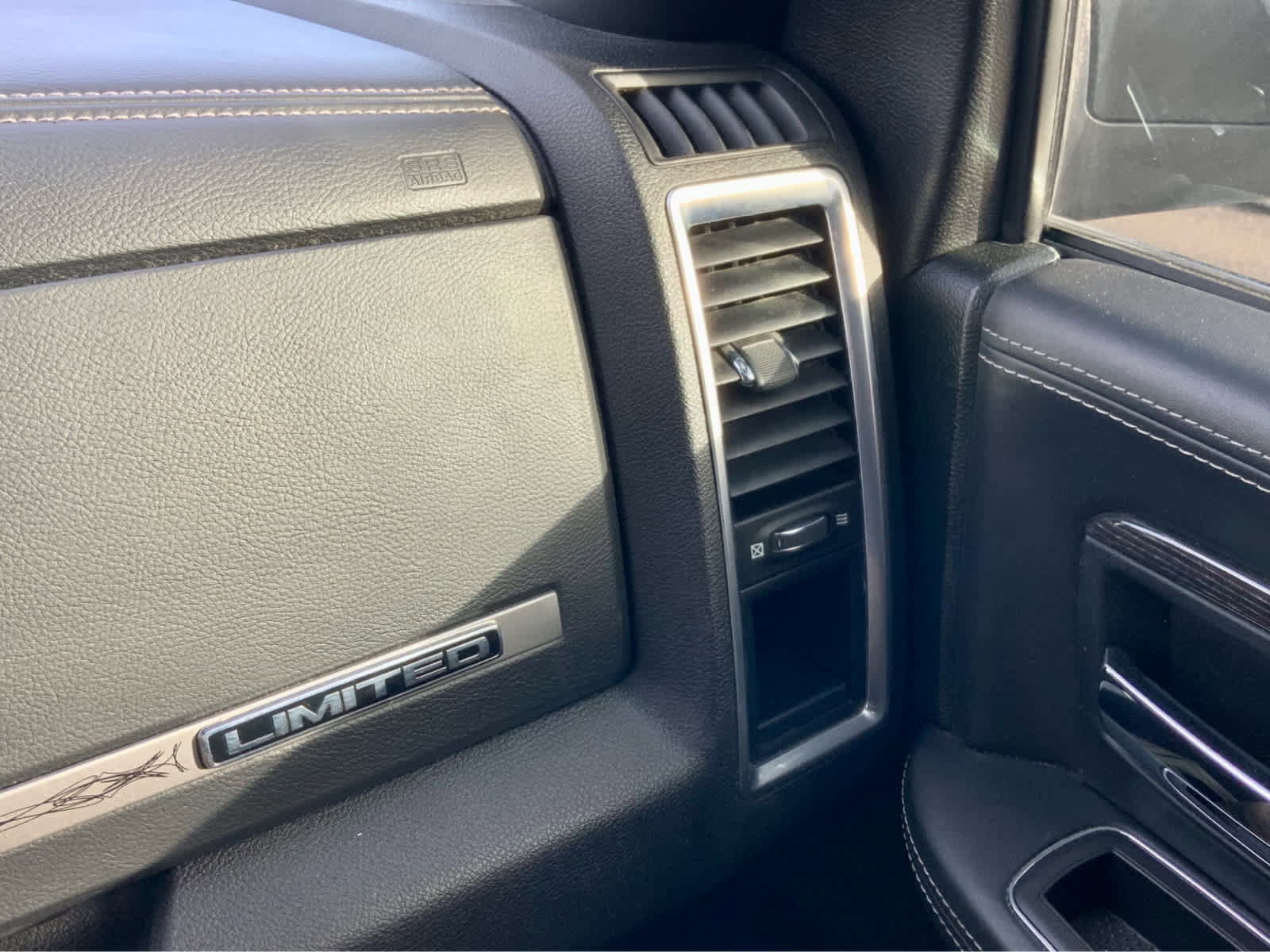 Used 2018 RAM 1500 Limited image 47