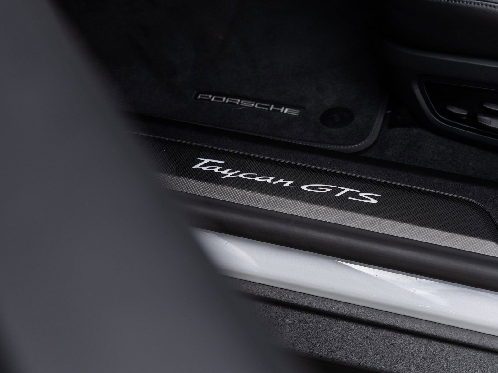 Used 2025 Porsche Taycan GTS image 26