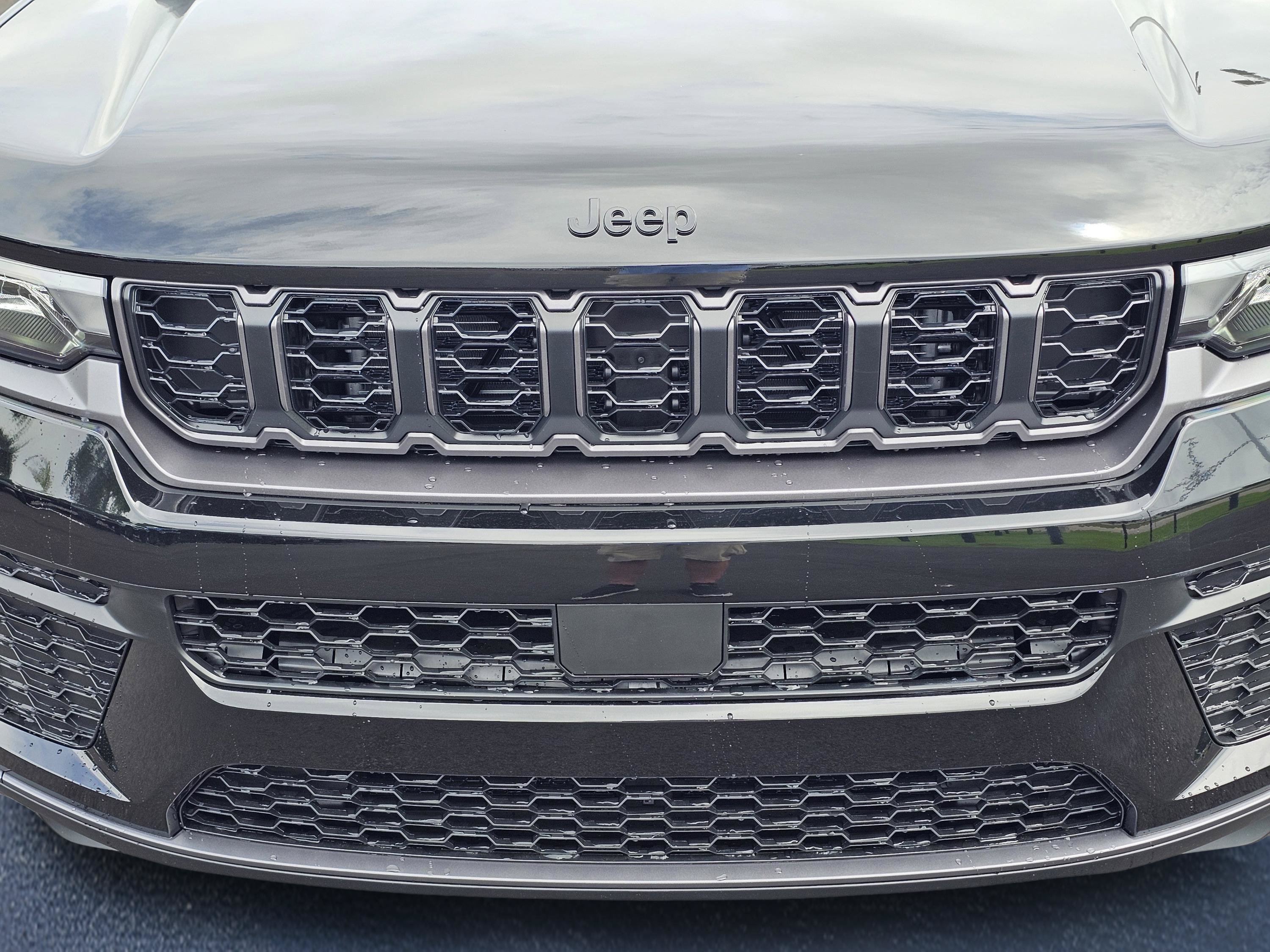 New 2026 Jeep Grand Cherokee Altitude RWD image 3