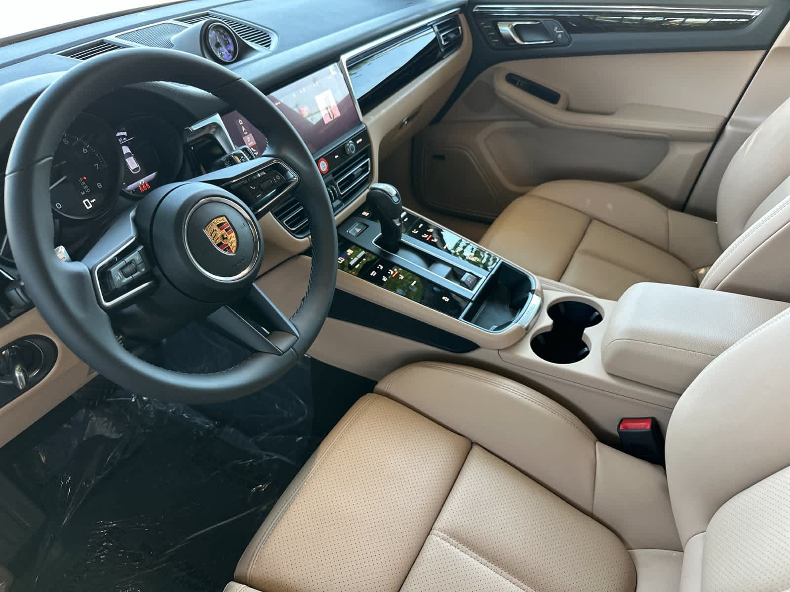 New 2026 Porsche Macan AWD/4WD image 4