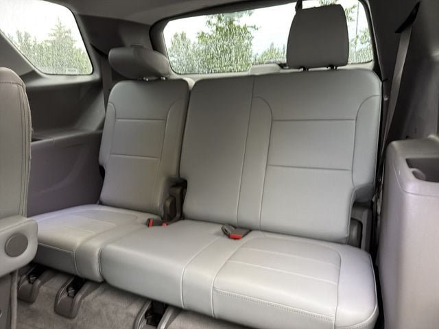 Used 2018 Chevrolet Traverse LT FWD image 12